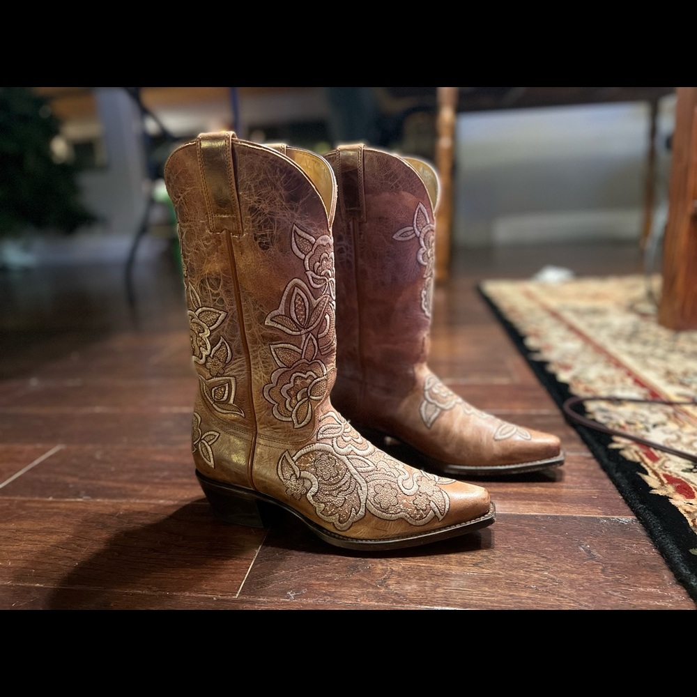 Shyanne floral cowboy boots womens size 8